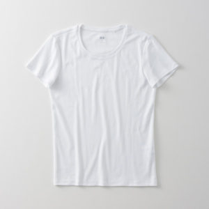 白Tシャツ 影が柔らかい撮影